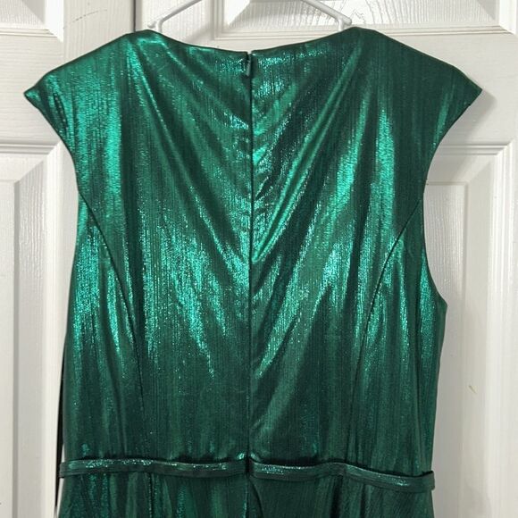 Mac Duggal Green Deep V-neckline Metallic Maxi Dress/Gown(Size 8) - Picture 7 of 11